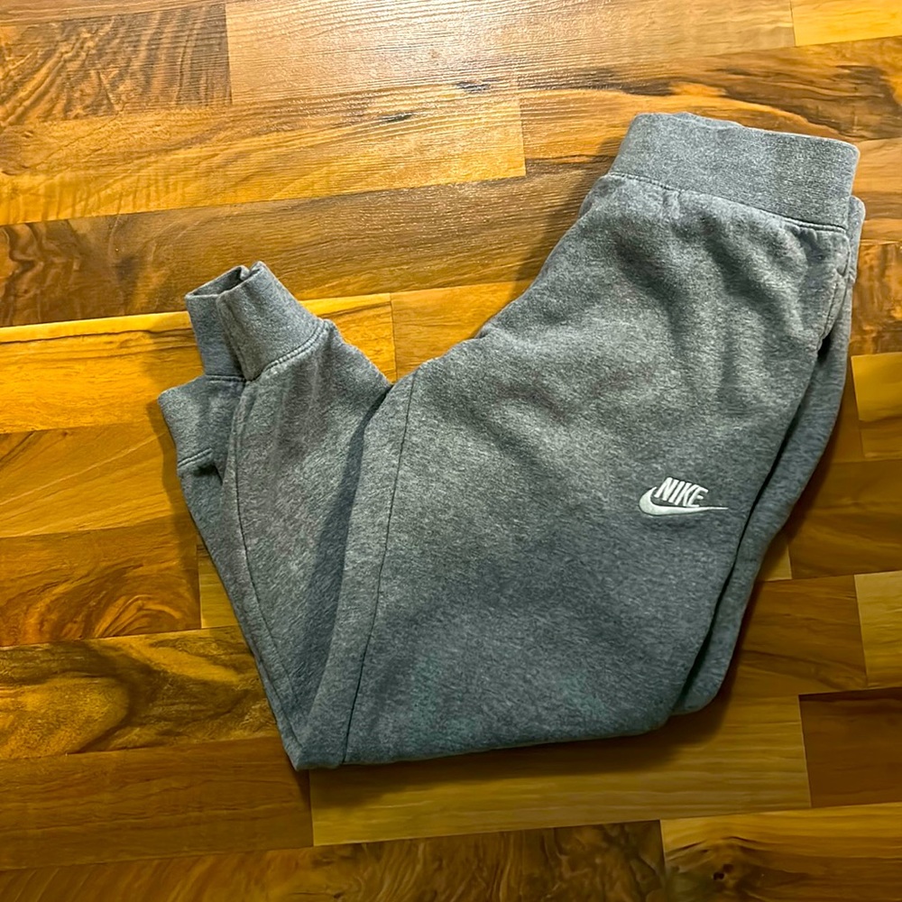 Kids size small Nike everyday sweatpants